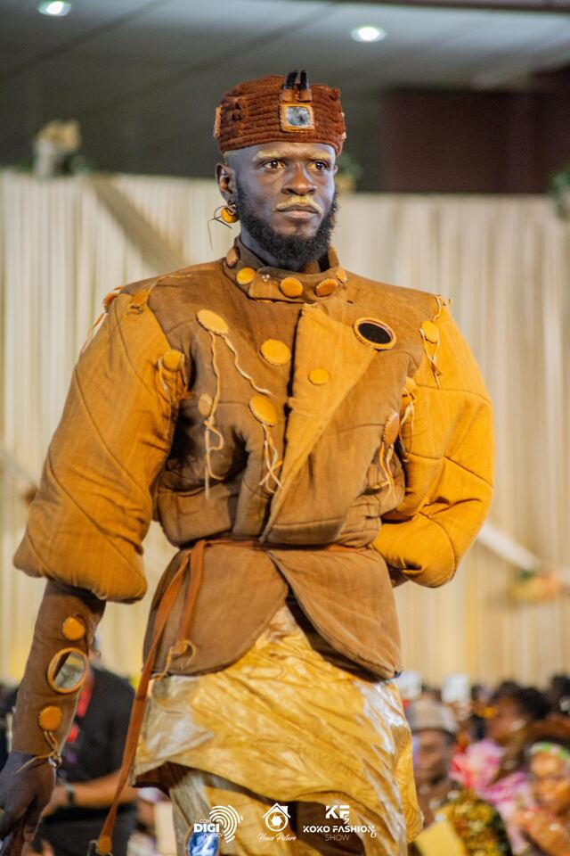 Tenue masculine en toile matelassée et cuir